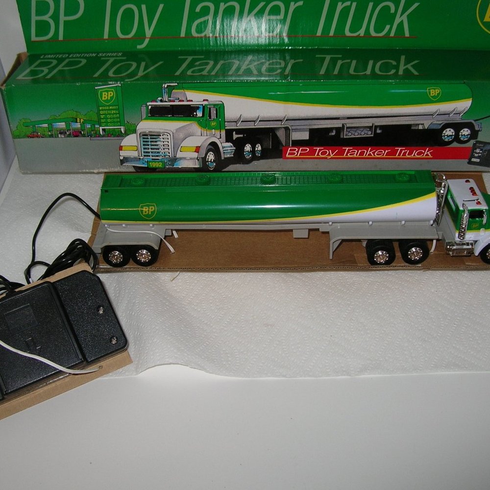 1992 BP TOY TANKER TRUCK, LTD EDITION SERIES, WIRED REMOTE CONTROL NEW IN BOX 1